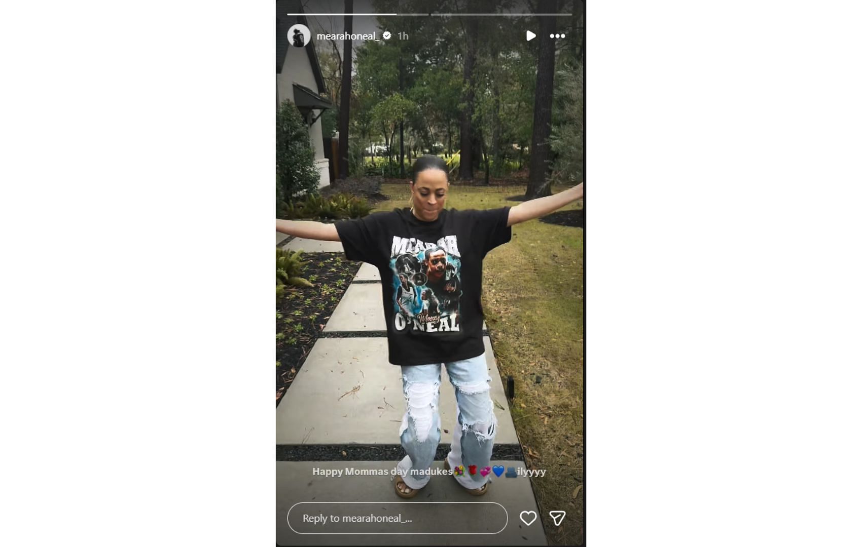 Shaquille O'Neal's daughter posts a video of her mother, Shaunie Henderson, donning a custom tee | via @mearahoneal_/ig